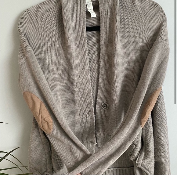 Lululemon Wrap it Up sweater- 100% merino wool - Picture 2 of 10